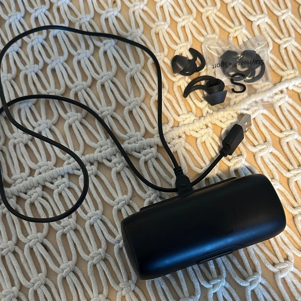 Bose Black Wireless Earbuds with Case - Picture 2 of 5